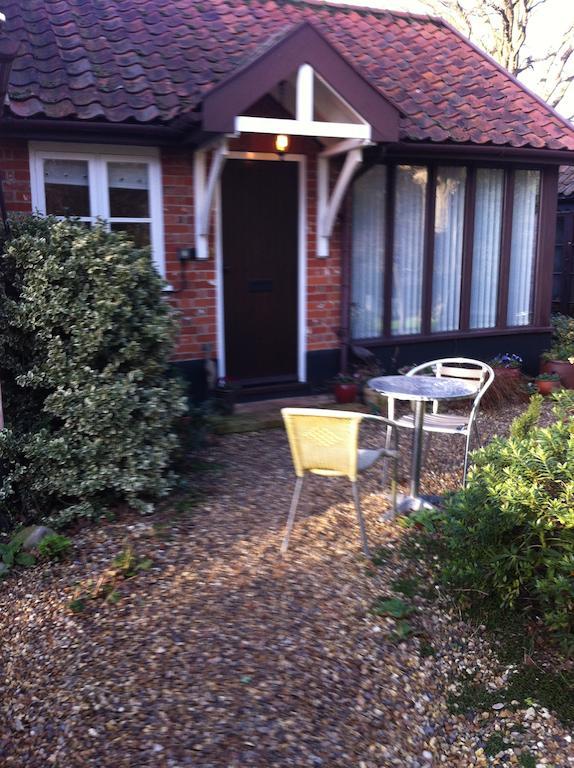 Thatched Farm Bed And Breakfast Woodbridge Exterior photo