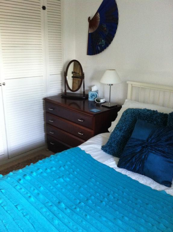 Thatched Farm Bed And Breakfast Woodbridge Room photo