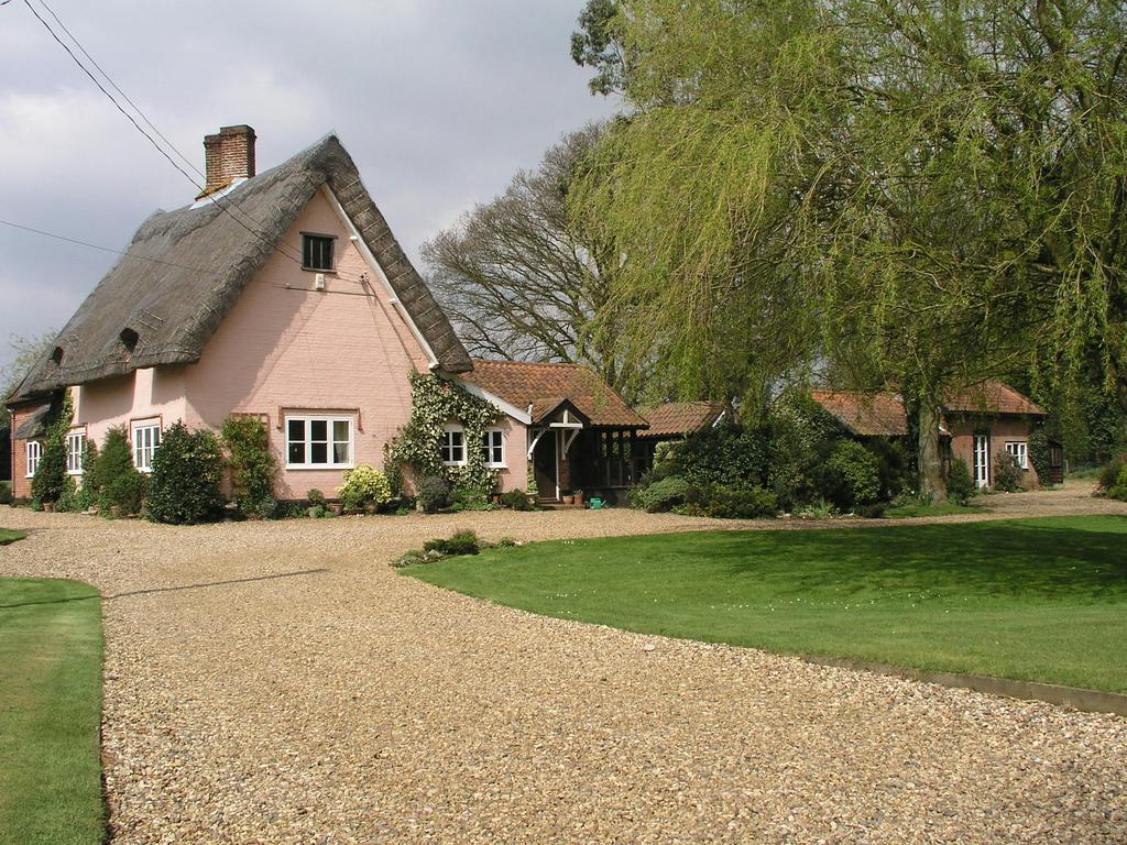 Thatched Farm Bed And Breakfast Woodbridge Exterior photo