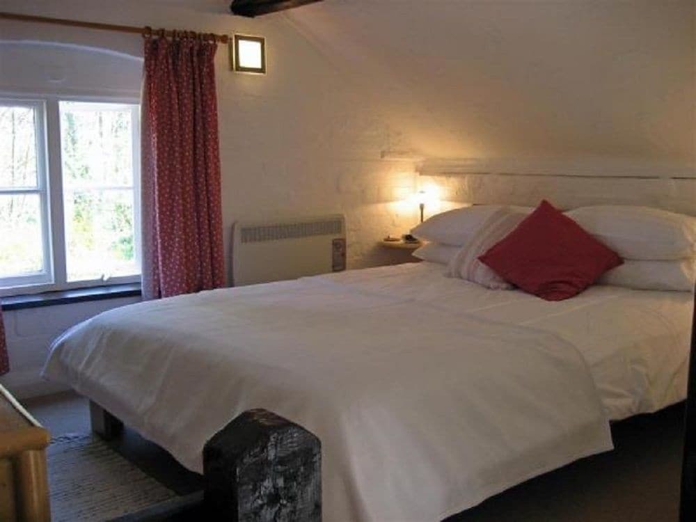 Thatched Farm Bed And Breakfast Woodbridge Exterior photo